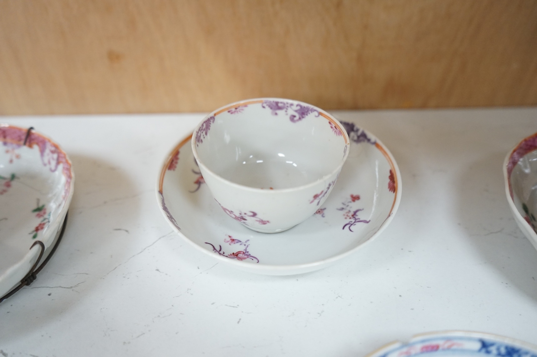 A collection of 18th century Chinese export and English porcelain to include tea bowls and saucers, largest saucer 14cm in diameter